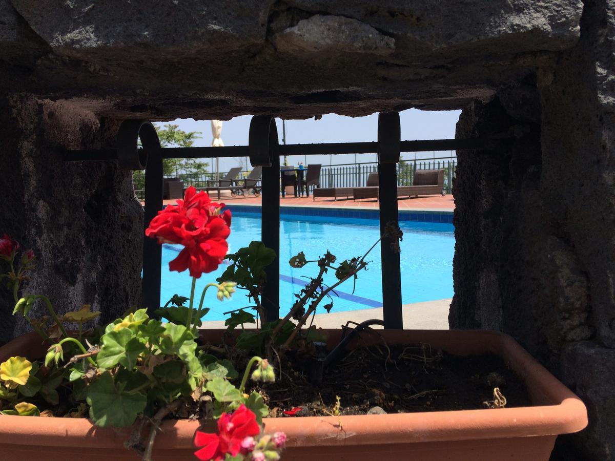 Etna Hut Bed & Breakfast Nicolosi Ngoại thất bức ảnh