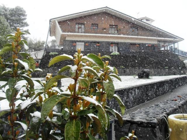 Etna Hut Bed & Breakfast Nicolosi Ngoại thất bức ảnh